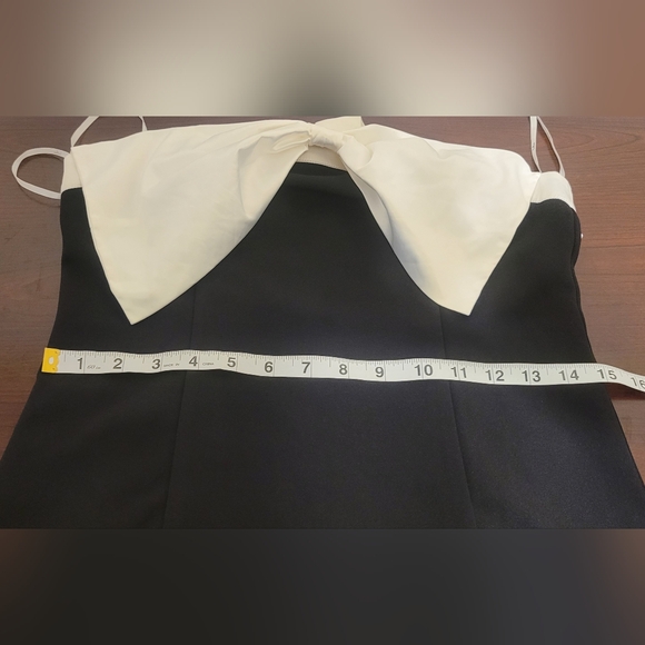 LULU'S BLACK AND WHITE BOW MERMAID MAXI DRESS SIZE MEDIUM - Picture 7 of 8